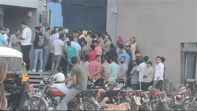 «المصري ملهوش كاتالوج».. خطة عم حسن تنجح في إنهاء أزمة الـ«كاش» و«ATM»