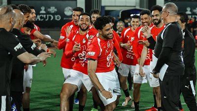 ممر شرفي في تدريب المنتخب الوطني احتفالاً بمرموش واللاعبين الجدد