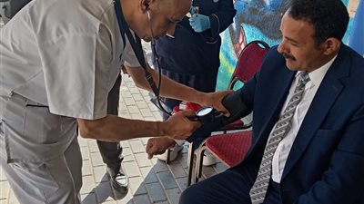 الرعاية الصحية بالسويس تواصل تنفيذ مبادرة «عيد واطمن» بوحدة طب أسرة السويس