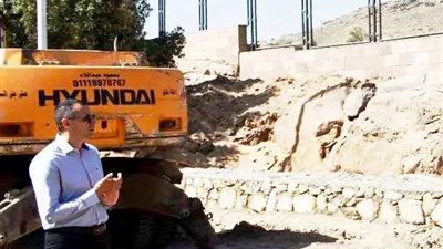 محافظ أسوان يتابع الأعمال الجارية بمشروع تطوير مداخل معبد فيلة 