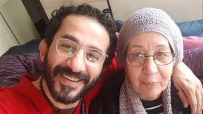 بعد وفاتها .. رسائل مؤثرة من أحمد حلمي لوالدته                               