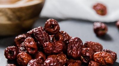طاقة صحية ساحرة.. فوائد تناول التمر على معدة فارغة