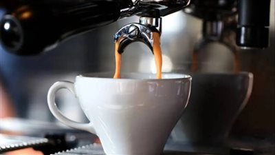 من أجل الشعور باليقظة…ماذا يحدث لدماغك عند تناول القهوة مساء؟