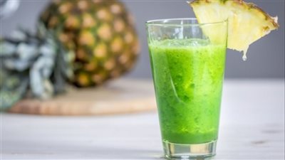 سموثي الأناناس والسبانخ…كوب من العصائر الطبيعية الشهية و اللذيذة