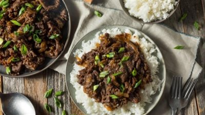 لحم بصوص البصل مع الأرز…طبخات عيد الأضحى السريعة واللذيذة