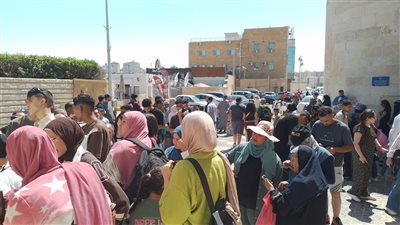 ثالث أيام العيد.. آلاف المواطنين يتوافدون على كورنيش ومزارات الإسكندرية