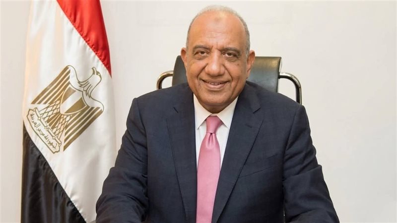 محمود عصمت وزير الكهرباء