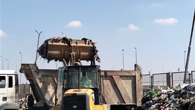 محافظ البحيرة.. رفع 600 طن مخلفات وإنهاء التراكمات بالمحطة الوسيطة بكفر الدوار