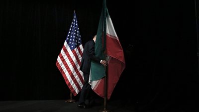 خيانة الدبلوماسية للمرة الثالثة.. مستشار خامئني يشن هجومًا حاداً علي ترامب 