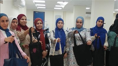 القومي للمرأة بأسيوط يدرب 15 سيدة على الخياطة بالأطاولة لتمكينهن اقتصاديا
