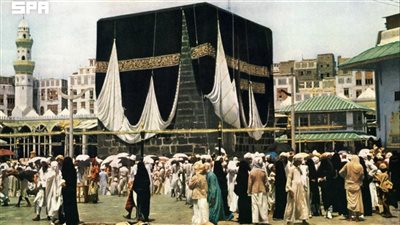 أول صور ملونة للحرم المكي.. قصة شاب باكستاني وثّق رحلة الحج بعدسته قبل 74 عاما