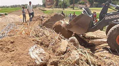 حملات مكثفة بسوهاج تنجح في إزالة أبراج مخالفة وتعديات زراعية بالمهد