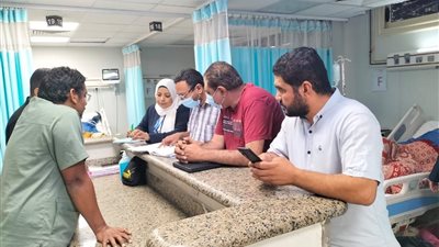خلال جولة مفاجئة لمستشفي فرشوط.. إحالة عدد من المتغيبين عن العمل للتحقيق 