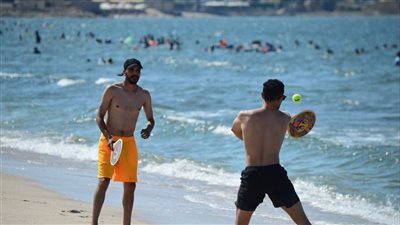 قبل انتهاء الاجازة.. شاطىء بورفؤاد يشهد اقبالاً كبيراً بخامس أيام عيد الأضحى 