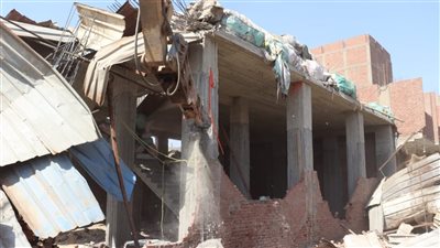 محافظ القليوبية يقود حملة مكبرة لإزالة مبنى مخالف بمدينة الخصوص 