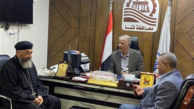 وكيل وزارة التربية والتعليم بقنا يلتقيان بوفد من الكنيسة للتهنئة بعيد الأضحي