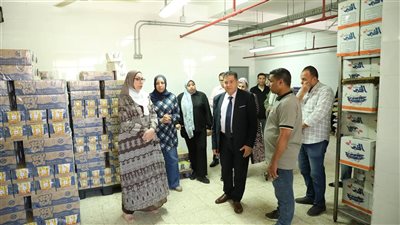 نائب رئيس جامعة الأزهر يتفقد المدينة الجامعية للطالبات ويستمع لمطالبهن