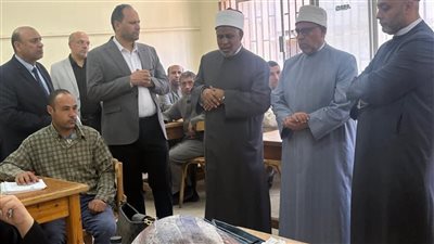 رئيس قطاع المعاهد يتابع أعمال مركز تصحيح القراءات بمجمع مدينة نصر