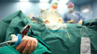 بين الأخطاء الطبية وتدهور الرئة.. كيف تحولت المستشفيات للمحطة الأخيرة للنجوم