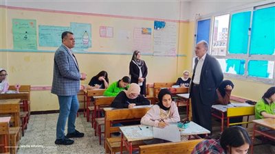 وكيل تعليم دمياط يطمئن على امتحانات طلاب اللغات ويؤكد انتظام اللجان