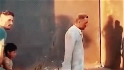 النجاة بأعجوبة: سائق عراقي يصلّي بعد انقلاب شاحنته على الطريق| شاهد 