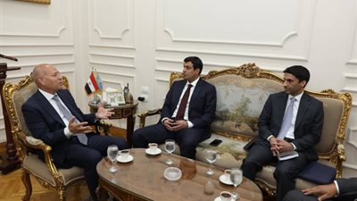 القاهرة ومنظمة المدن العربية تبحثان تبادل الخبرات وتطوير الإدارة المحلية