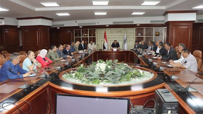 السكرتير العام لبني سويف يتابع جهود لجنة حصر المنشآت والكيانات غير المرخصة