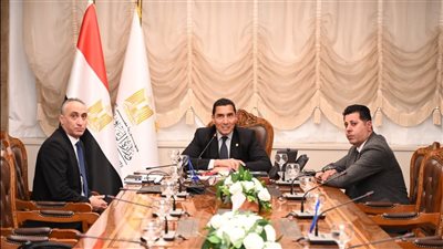  وزير الشباب والرياضة يلتقي بالفارس الدولي سامح الدهان 