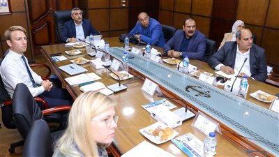 ميناء دمياط يستقبل وفدا دوليا لدراسة جاهزيته كميناء محورى لتموين السفن بالوقود