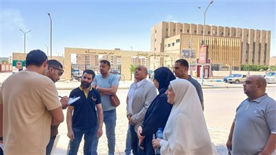 حي فيصل بالسويس يلزم المحال التجارية بوضع صناديق قمامة أمام الواجهات