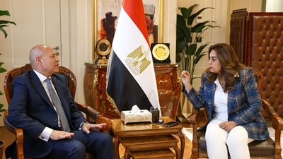 منال عوض تتابع مع محافظ القاهرة ملفات النظافة والتصالح وتطوير العتبة