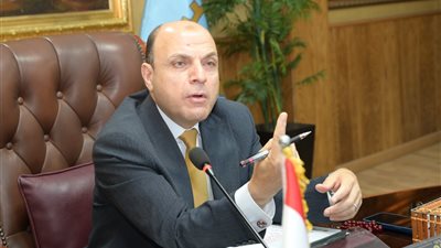 محافظ الغربية يعقد اجتماعًا موسعًا لتسريع تسليم مشروعات الأسواق والمواقف 