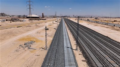 ربط أرصفة ميناء السخنة بالسكك الحديدية لدعم نقل البضائع