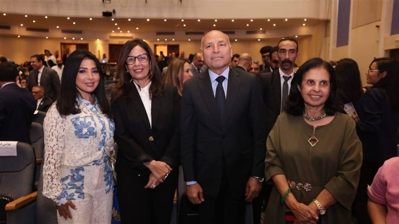 وزيرة الثقافة 