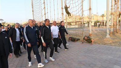 وزير الدفاع يتفقد منظومة إعداد طلبة الكليات العسكرية لمتابعة برامج التأهيل