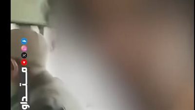 «اضحك للكاميرا علشان هحبسك».. فتاة توثق واقعة غير لائقة داخل ميكروباص 