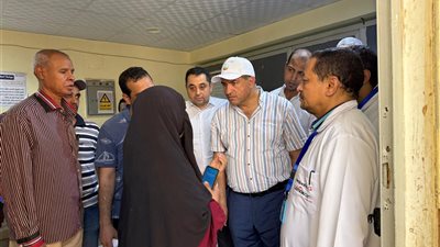 محافظ قنا يفاجئ مستشفى قوص المركزي ويوجه بمضاعفة طلبات العلاج على نفقة الدولة