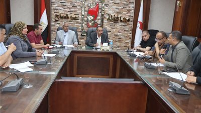 محافظ سوهاج يناقش استعدادات المرحلتين الثانية والثالثة من 