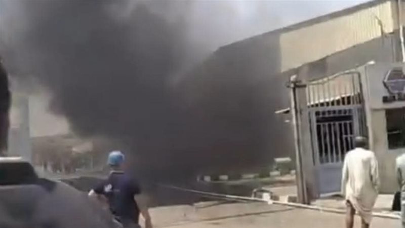 حريق داخل مصنع سيارات
