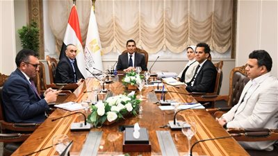 وزير الرياضة يعقد اجتماع لمناقشة جاهزية الشركات الطبية 