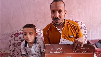 تفاصيل مأساة شاب من سوهاج يصارع الصرع وارتخاء الأعصاب ويكافح لتوفير العلاج