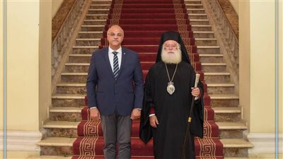 بابا الروم الأرثوذكس يستقبل محافظ الإسكندرية بالمقر البطريركي