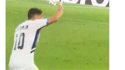 جماهير ألبانيا ترفض وجود منتخب إسرائيل وترشق اللاعبين بالأحذية بودية البلدين