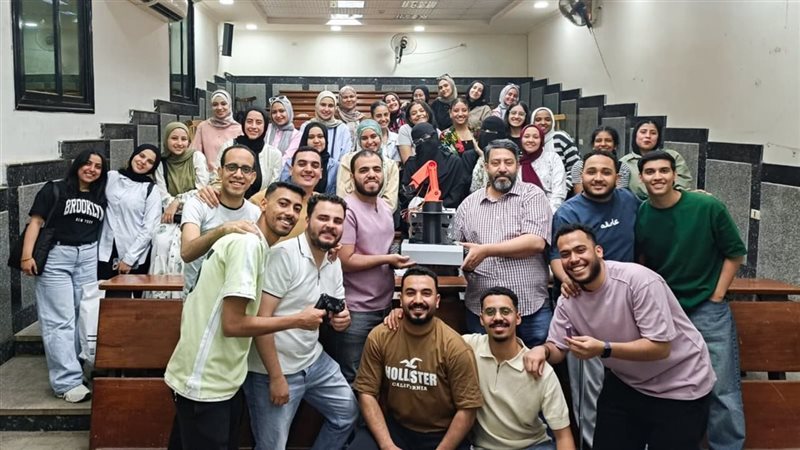 طلاب جامعة عين شمس
