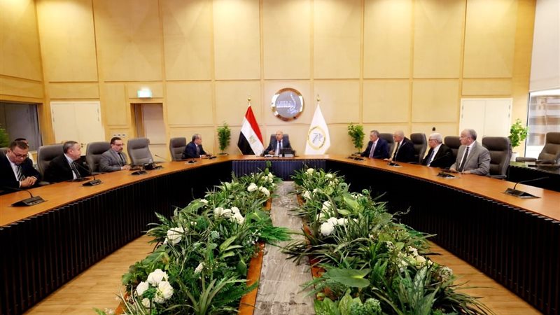 وزير النقل خلال الاجتماع
