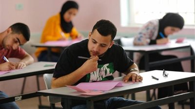 التعليم تفحص صورًا متداولة لامتحان اللغة العربية بالدبلومات الفنية 2026
