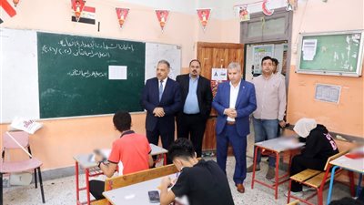 محافظ الشرقية يتفقد لجان امتحانات الفصل الدراسي الثاني للشهادة الإعدادية
