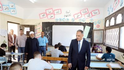 انتظام سير امتحانات الثانوية الأزهرية بالشرقية.. والمحافظ يتفقد معهد الصفوة 