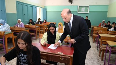 «كل الدعم لأبنائنا الطلاب».. محافظ الغربية يتفقد لجان الإعدادية بالمحلة الكبرى