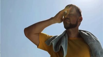 ما هو الإجهاد الحراري وكيف يصاب به الإنسان؟ أستاذ صحة يوضح